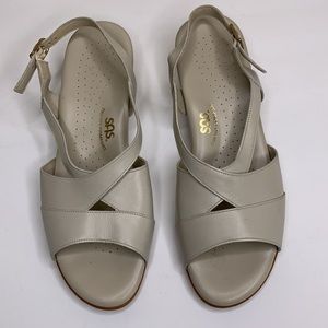 SAS Sandals Cream Trip Advisor Comfort Leather Cushioned Insole Small Heel 10M